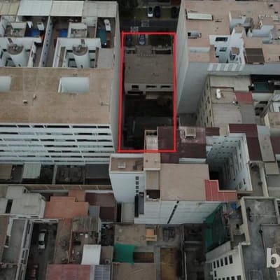 CASA EN VENTA COMO TERRENO PARAMETROS  PISOS EN MIRAFLORES