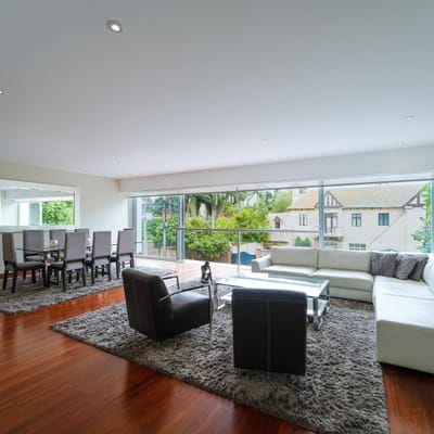 MODERNO DEPARTAMENTO EN VENTA EN EXCLUSIVA CALLE A PASOS DEL GOLF EN SAN ISIDRO