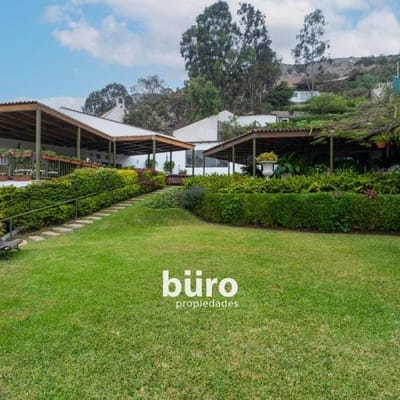 PRECIOSA CASA EN VENTA EN CONDOMINIO LA PLANICIE CON JARDIN PISCINA Y  DORM