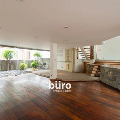 CASA EN VENTA MT PARAMETRO PARA  PISOS EN SAN ISIDRO CERCA AL GOLF Y PARQUES