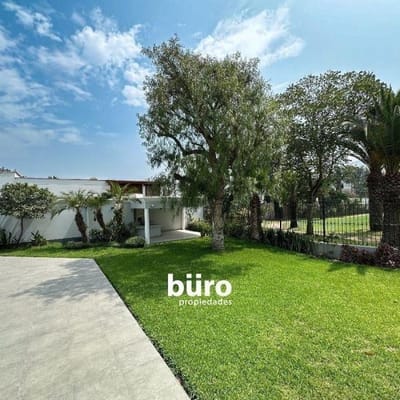 PRECIOSA CASA EN VENTA CON VISTA INFINITA AL GOLF DE LA PLANICIE EN UN SOLO PISO