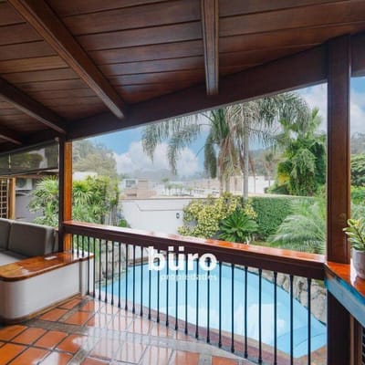 PRECIOSA CASA EN VENTA EN TOMASAL SURCO CON  DORMITORIOS JARDIN Y PISCINA