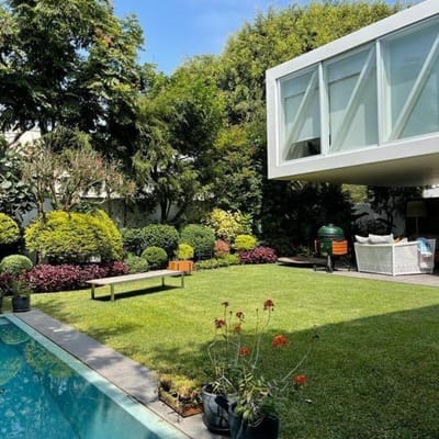 ESPECTACULAR CASA MODERNA EN VENTA  DORM EN CALLE TRANQUILA SAN ISIDRO