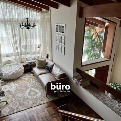 HERMOSA CASA EN VENTA MUY BIEN UBICADA EN AURORA MIRAFLORES