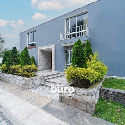 CASA EN VENTA EN ESQUINA ZONA PARQUES PRIVADOS SAN ISIDRO CERCA AL GOLF