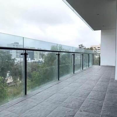 MODERNO DEPARTAMENTO EN VENTA  DORMITORIOS FRENTE A PARQUE EN SAN ISIDRO