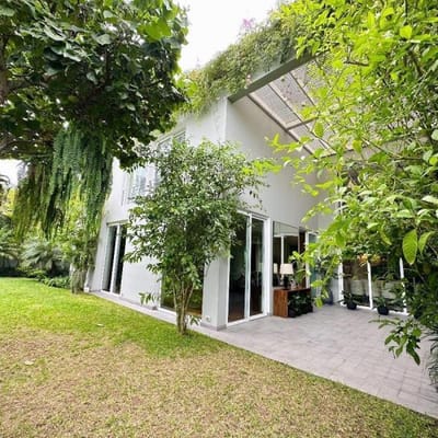 CASA ESQUINA DE LUJO EN VENTA EN SAN ISIDRO ZONA COLEGIO LEON PINELO