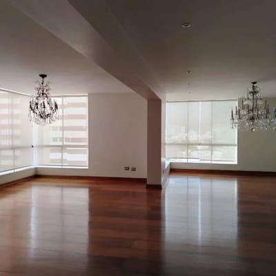 Vendo amplio departamento en San Isidro Av Camino Real