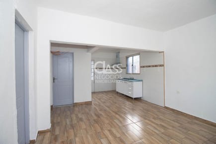 VENDE CASA 2 DORMITORIOS, Y GRAN TERRENO. NUEVO PARIS