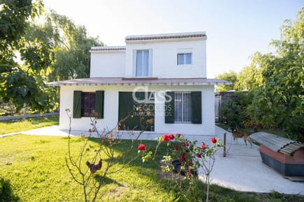 VENTA CASA 2 DORMITORIOS 2 BAÑOS EN 2 PLANTAS. GRAN OPORTUNIDAD SOBRE RUTA INTERBALNEARIA, A MINUTOS