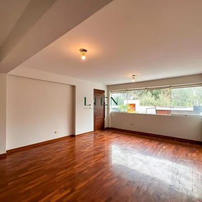Excelente distribucin  Amplios interiores  Frente al parque