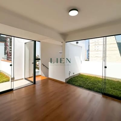 Amplio Jardn con Parrilla  Zona Pet  Balcn con Vista Externa   Estacionamientos