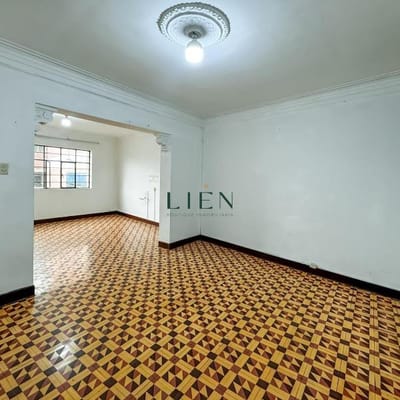 A  cuadras de la Av Mexico  Lmite con Lince  Centro comercial Gama