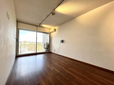 Alquiler apartamento de un dormitorio con garage en Parque Batlle a pocas cuadras de Tres Cruces