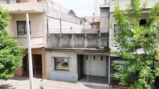 Venta Casa padrón único en Pocitos con garage y gran potencial.