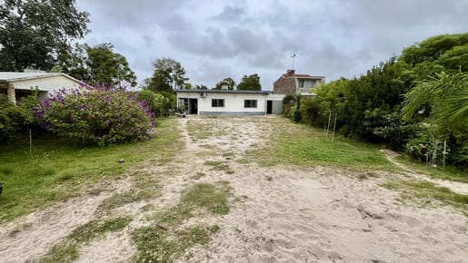 Venta Casa 2 Dormitorios, Terreno de 832 m², Solymar Sur
