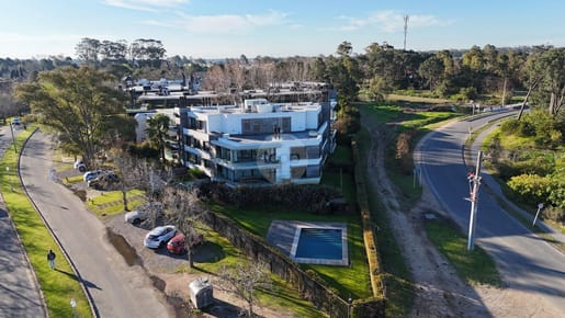 Jardines de Carrasco — 3 dormitorios, principal en suite, 157 m² construidos + Jardín propio de 172