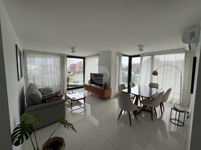 Venta de apartamento 3 dormitorios en suite, 3 cocheras Punta del Este