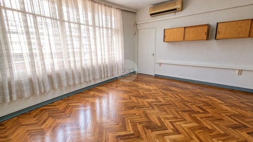 Venta amplio apartamento de  204 m². 18 de Julio y Vázquez.  Centro
