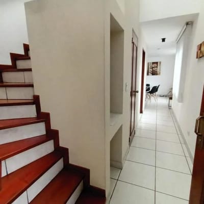 VENDO DUPLEX EN MONTERRICO   DORM   COCHERA
