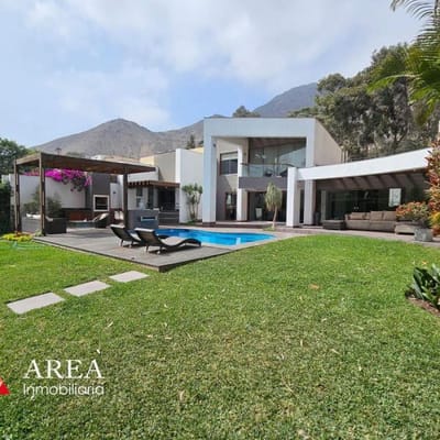 Se Vende Atractiva Casa con parque privado en Los lamos de Monterrico