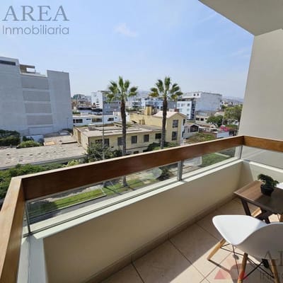 Vendo Departamento con balcn y vista exterior cerca a la Av Benavides Chama