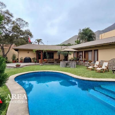 HERMOSA CASA EN CONDOMINIO BRITANICO PISCINA PATIO BIBLIOTECA PARQUE PRIVADO