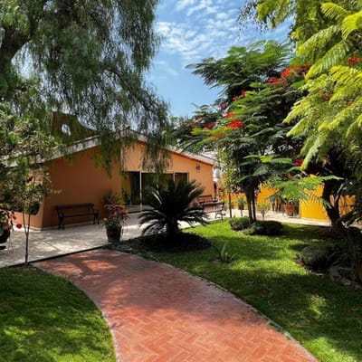 Vendo hermosa Casa con  departamentos por las Tres Maras Surco
