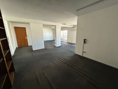 Alquiler Ciudad Vieja Oficinas con Cochera y Balcones