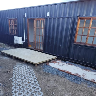 Alquiler en El Pinar un dormitorio con deck  parrillero y patio techado