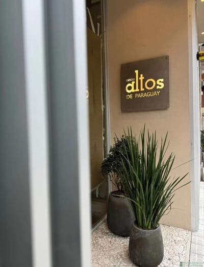 Apartamento en venta con alquiler, contrato vigente y c/ cochera y  en Centro