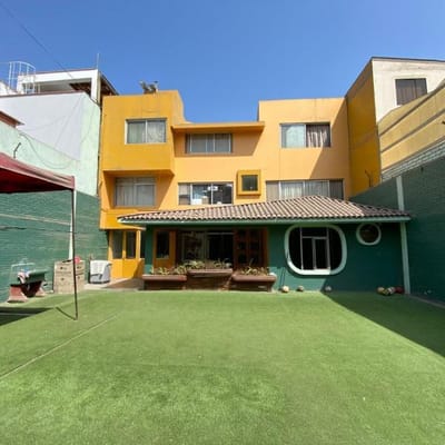 BAJO DE PRECIO CASA COMO TERRENO EN URB LOS INGENIEROS EN LA MOLINA