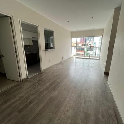 SE VENDE DEPARTAMENTO AMPLIO EN LINCE