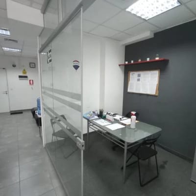 SE VENDE AMPLIA OFICINA EN ZONA COMERCIAL DE SURCO