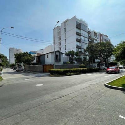 SE VENDE TERRENO DE  M UBICADO EN LA CALLE PIURA MIRAFLORES