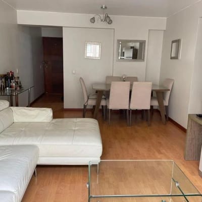 Venta de departamento de  Dormitorios y  cochera en zona residencial de Salamanca