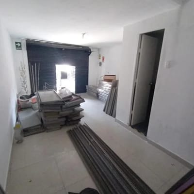 VENDO LOCAL COMERCIAL DE M PUERTA A LA CALLE CERCA AL OVALO HIGUERETA EN SURCO