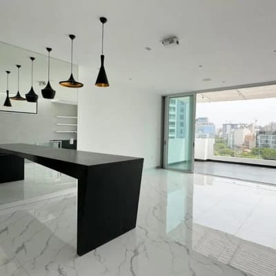 Venta de Hermoso Duplex en Calle Aristides Aljovin A  Cdra Malecn Armendariz Miraflores