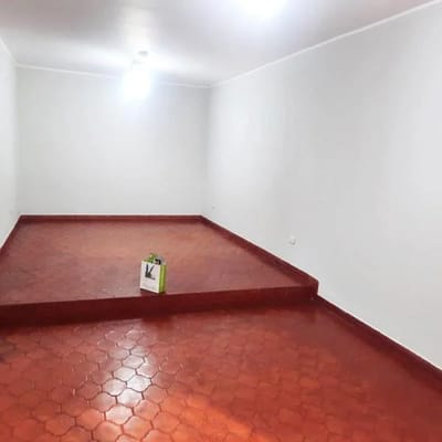 SE ALQUILA CASA PARA OFICINA EN BREA