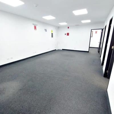 ALQUILER DE OFICINA DE  M EN PRIMER PISO MIRAFLORES LIMITE CON BARRANCO