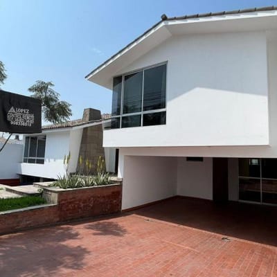 ALQUILO CASA CON PISCINA PARA VIVIENDA U OFICINA ADMINISTRATIVA