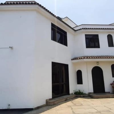 BAJ DE PRECIO Casa en  La Molina Los Frutales por el CC Camacho
