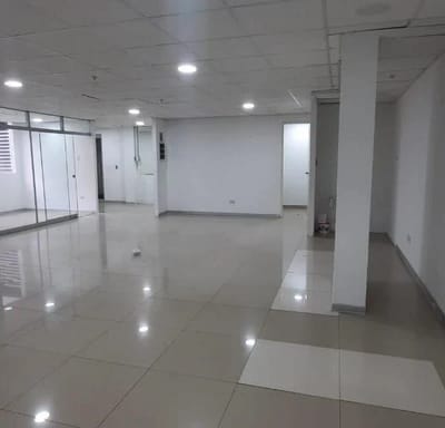Alquiler de Oficina en moderno Edificio Empresarial