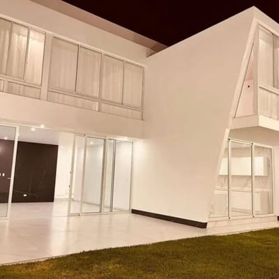 VENTA DE EXCLUSIVAS CASAS DE LUJO DE ESTRENO EN CONDOMINIO LA MOLINA