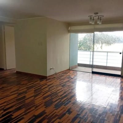 SE ALQUILA A POCAS CUADRAS DEL CC EL POLO AMPLIO DEPARTAMENTO EN CONDOMINIO  SURCO