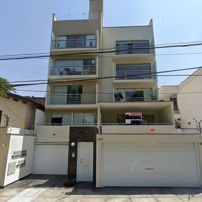 VENTA DE DEPARTAMENTO ER PISO ELEVADO FRENTE AL PARQUE    COCHERAS