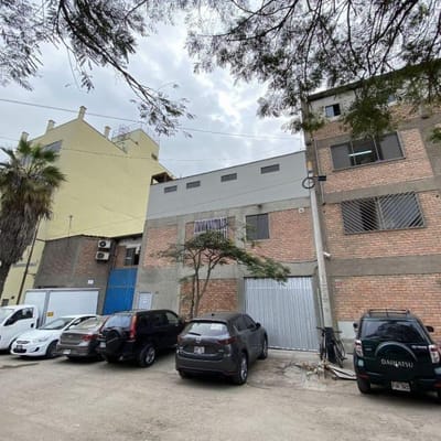 Increible local Industrial en Ate