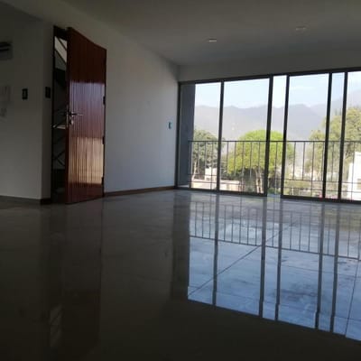 SE ALQUILA MODERNO DEPARTAMENTO