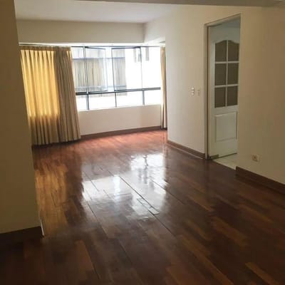 SE ALQUILA  AMPLIO DPTO   VISTA INTERNA  SURCO