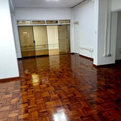 CASA COMO OFICINA CON VARIOS AMBIENTES AMPLIOS